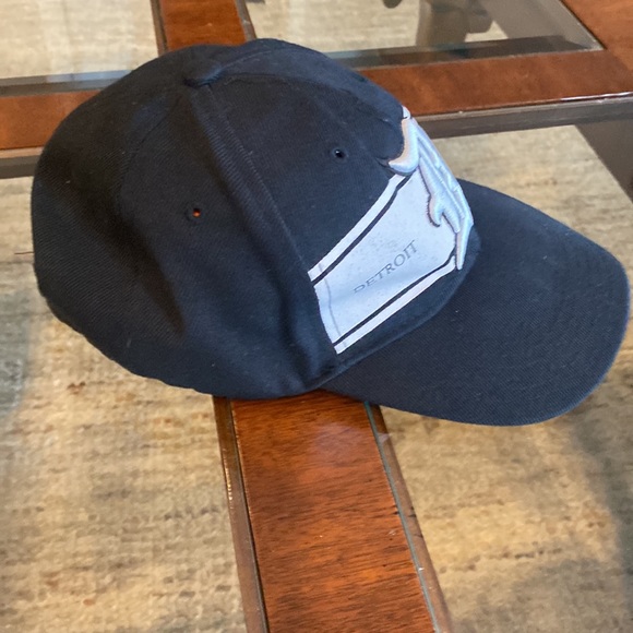 Black & White Detroit Adjustable Baseball Hat - Picture 5 of 10